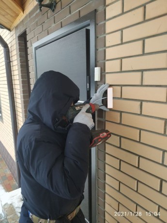 domofon-ta-elektrozamok-u-privatnii-budinok-vidkrivaite-xvirtku-zi-smartfona-big-1